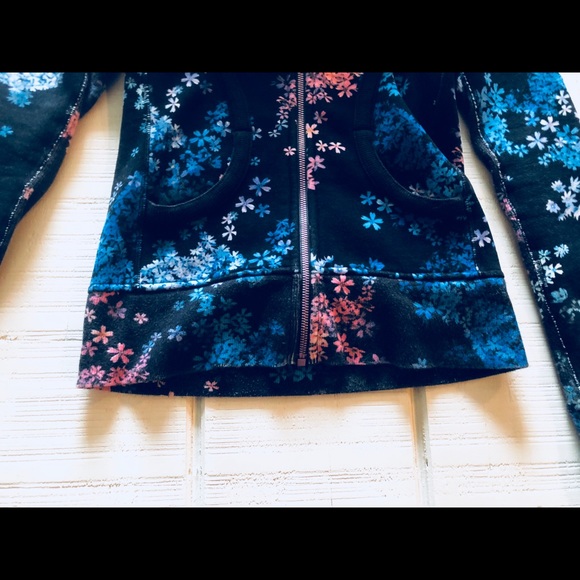 Lululemon - Picture 2 of 7